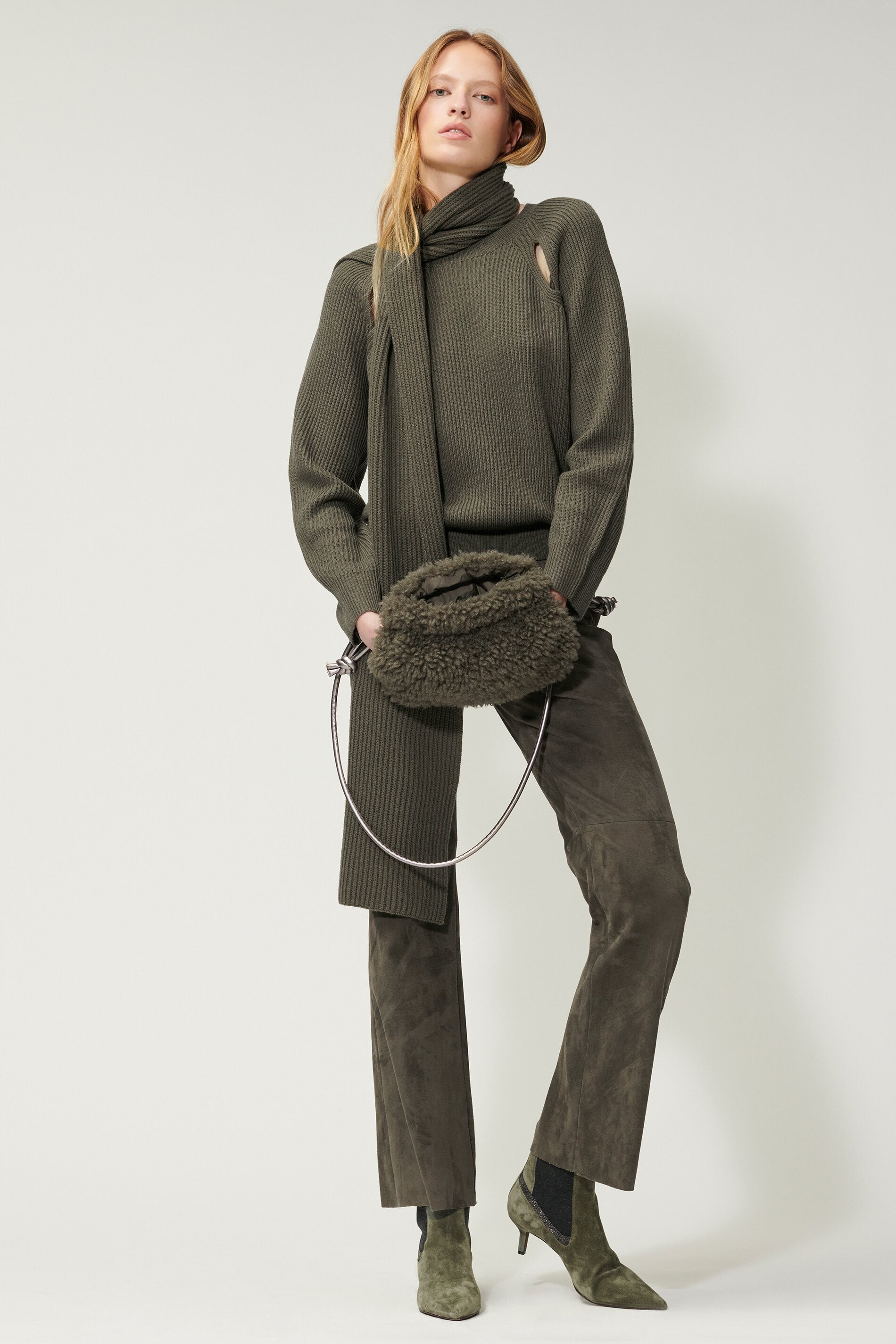 Cut-Out-Pullover - greyish khaki - Standard | Model Seite