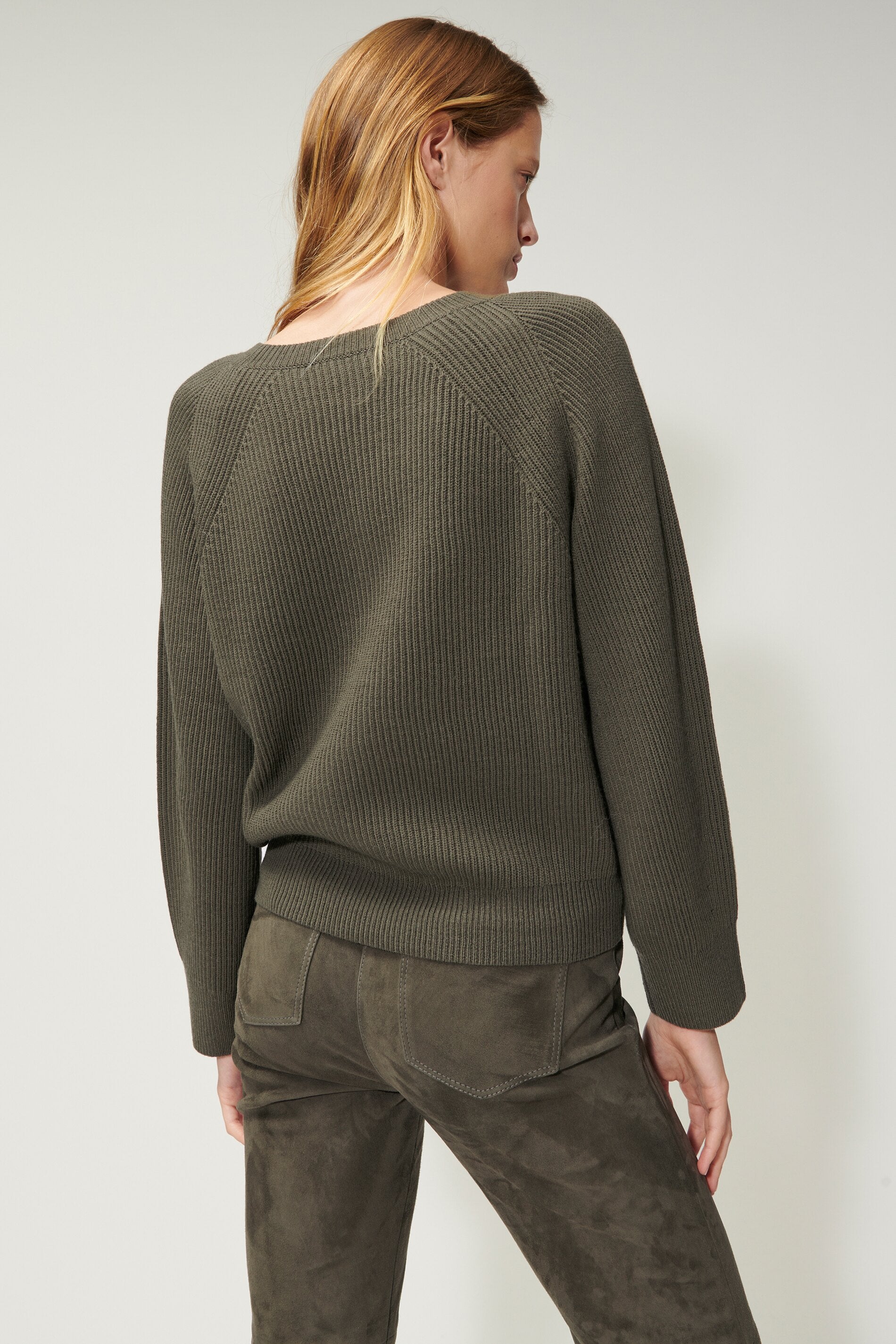 Cut-Out-Pullover - greyish khaki - Standard | Model Detail