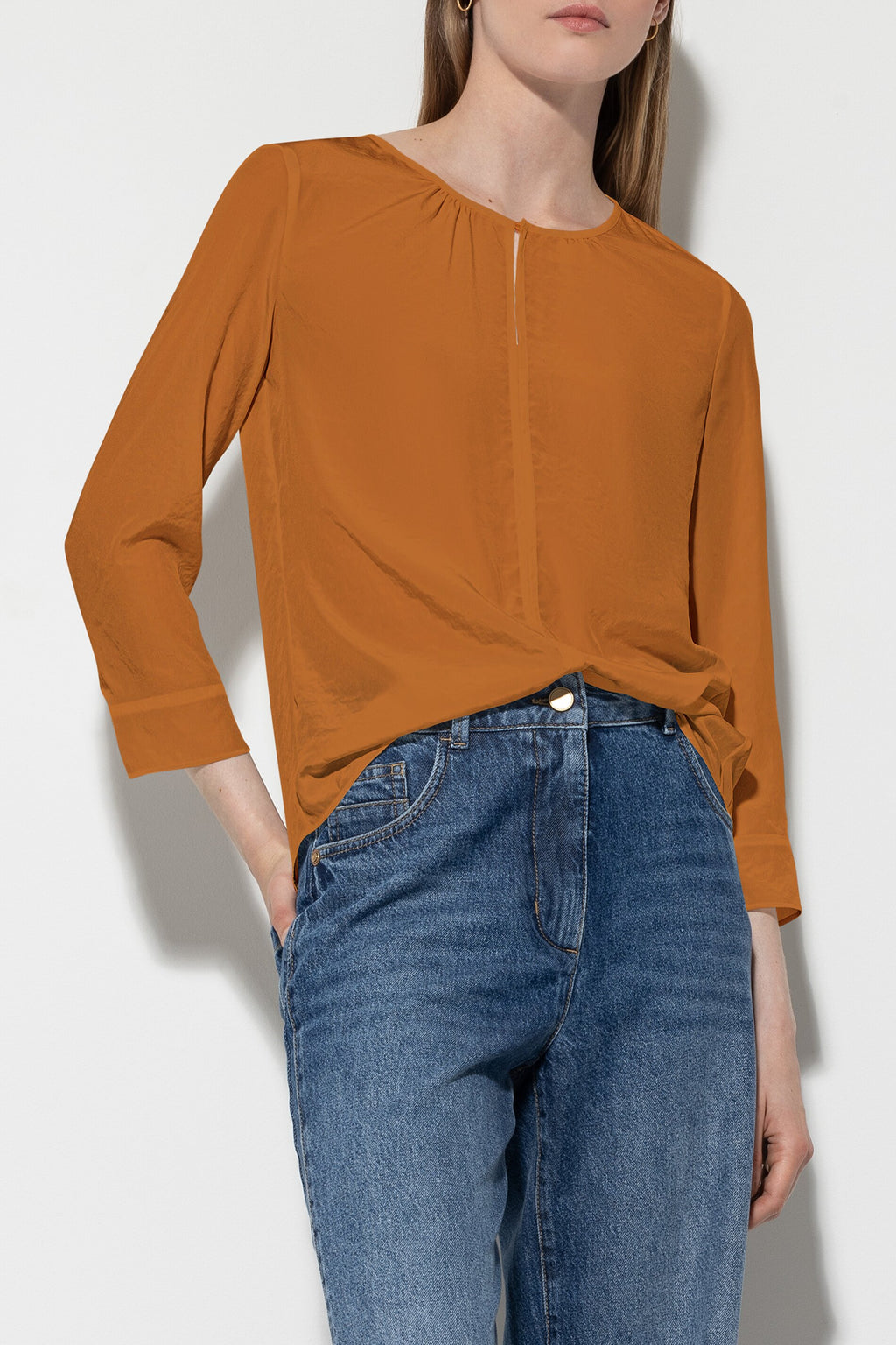 Fließendes Blusenshirt - kurkuma - Standard | Model Seite
