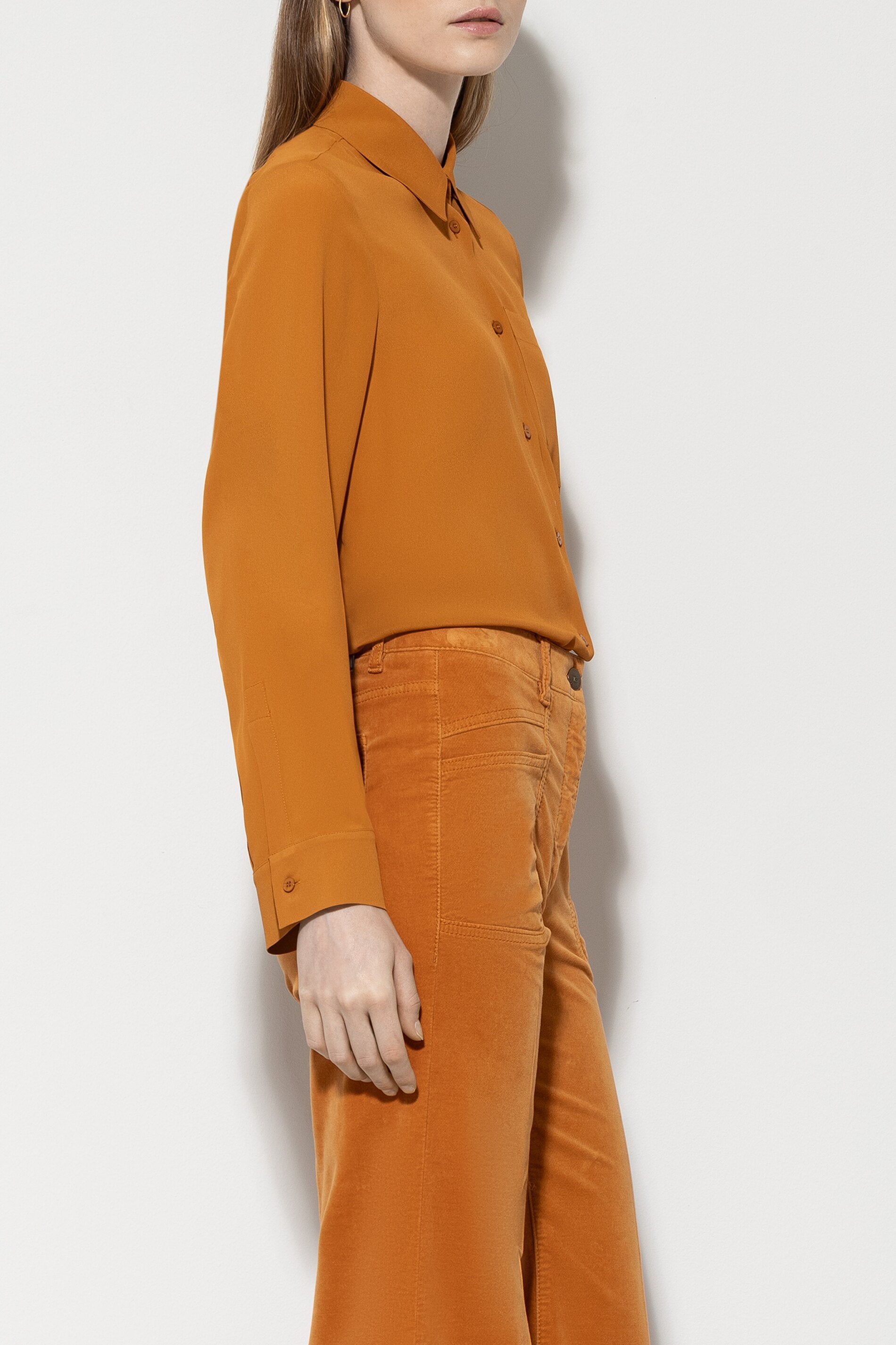 Hemdbluse aus Seiden-Mix - kurkuma - Standard | Model Rück