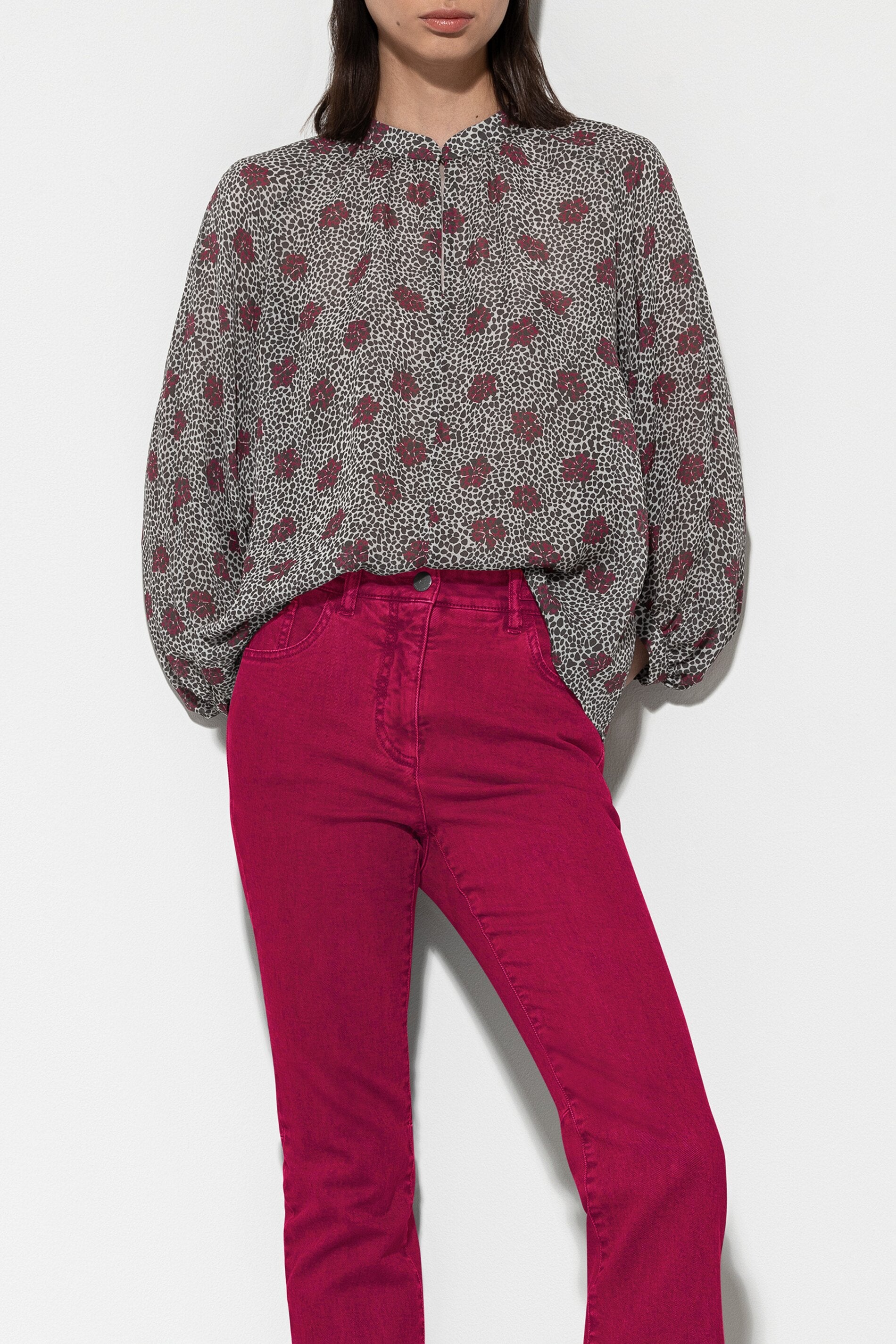 Bluse mit Millefeleurs-Print - multi - Standard | Model Seite