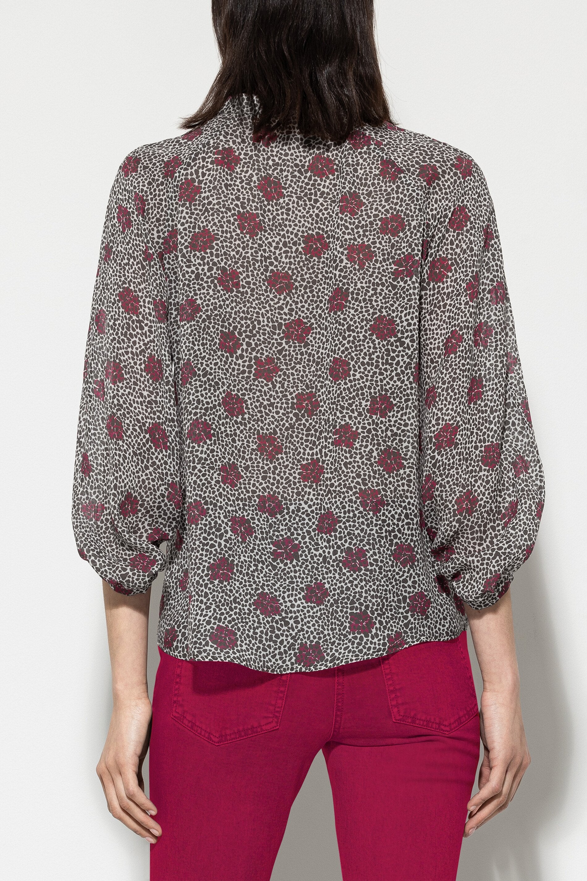 Bluse mit Millefeleurs-Print - multi - Standard | Model Detail