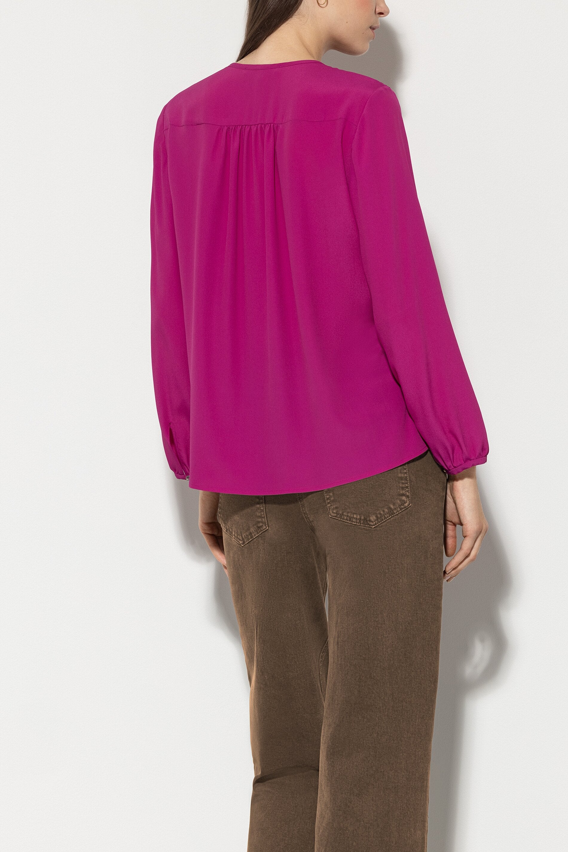 Bluse mit Bindeband-Detail - ultra pink - Standard | Model Detail