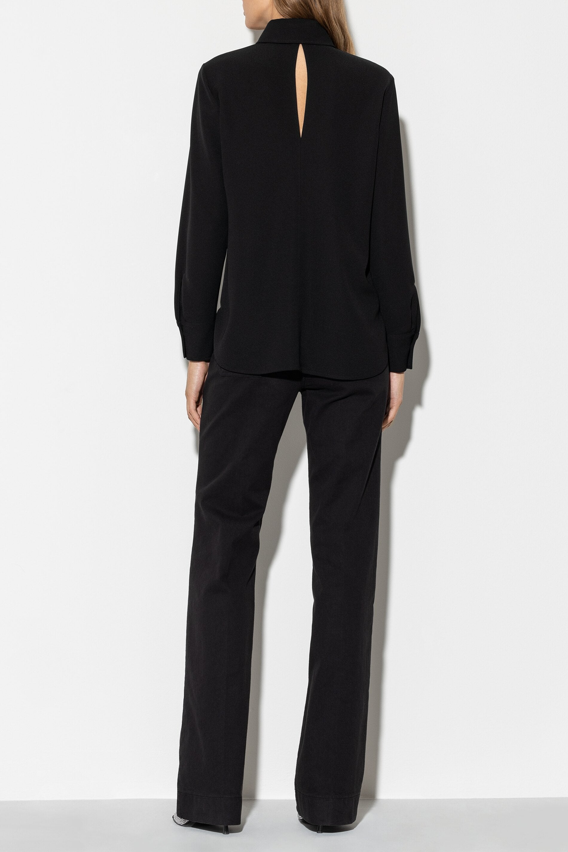 Hemdbluse mit Cut-out-Detail - deep black - Standard | Model Detail