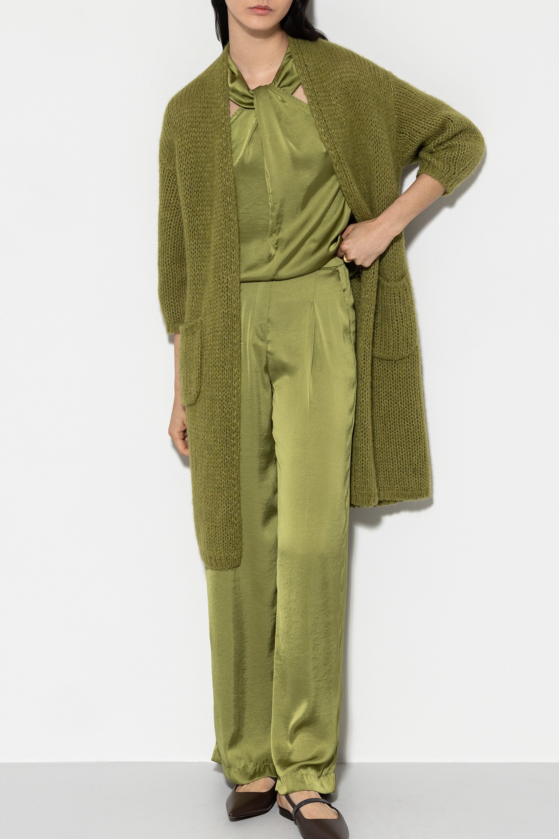 Longcardigan aus Alpaka-Mix - moss green - Standard | Model Seite