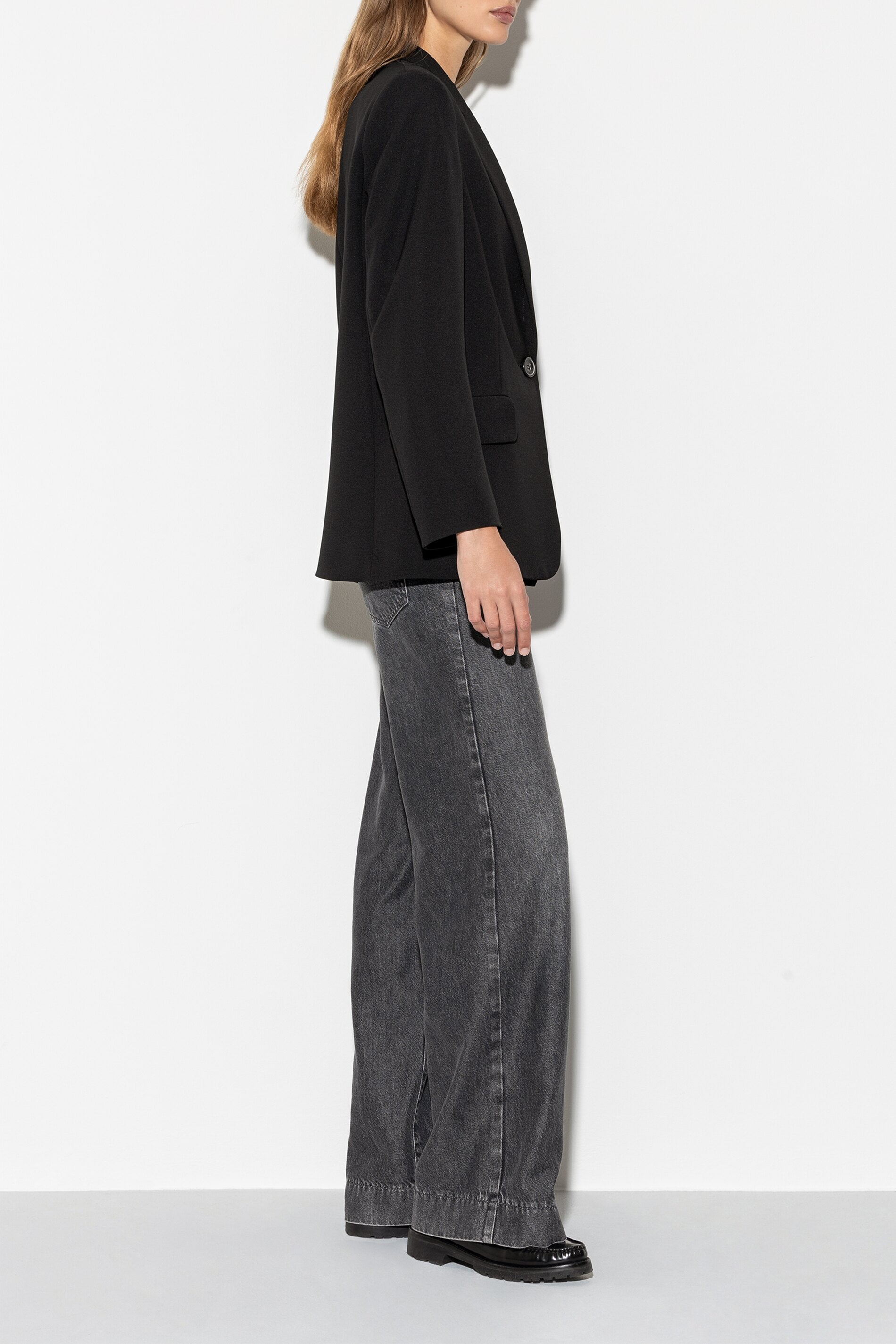 Einknopf-Blazer - deep black - Standard | Model Rück