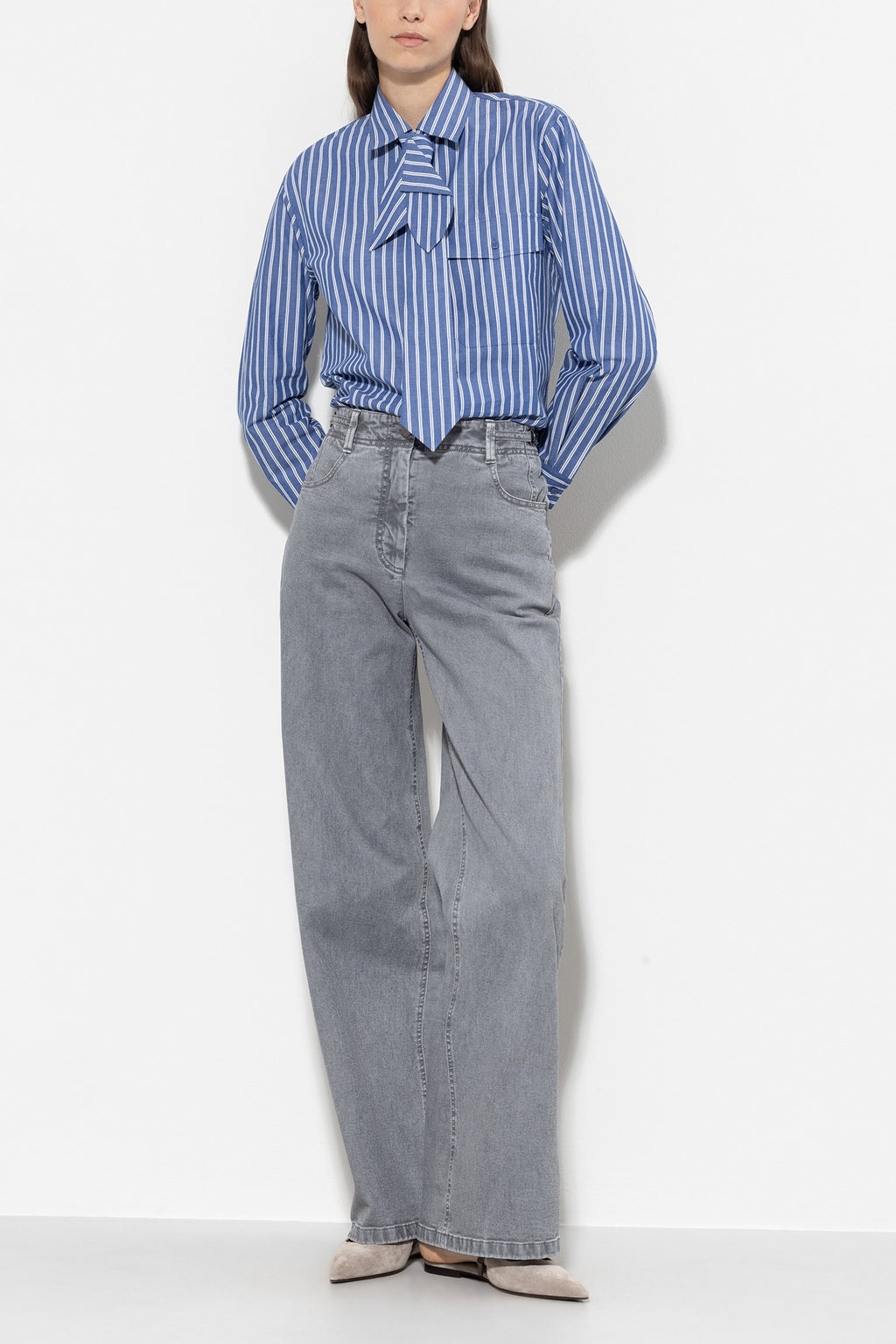 Authentic-Twill-Denim - soft grey - ohne Motiv | Model Seite