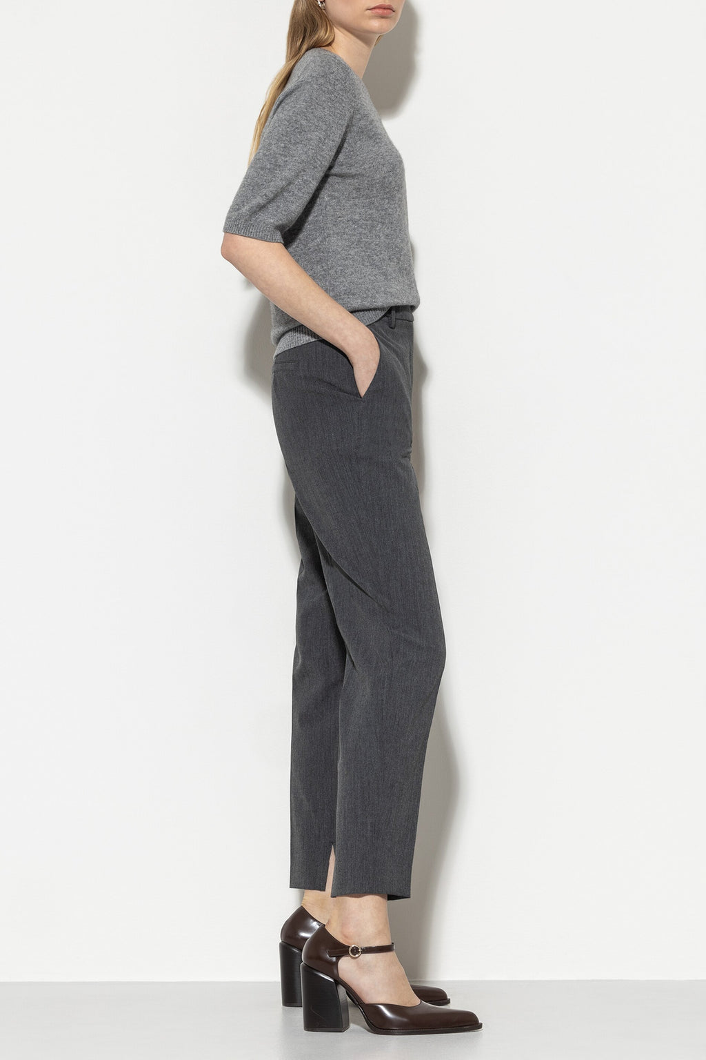 Tapered-Pants aus Kaschmir-Mix - dark grey melange - Standard | Model Rück