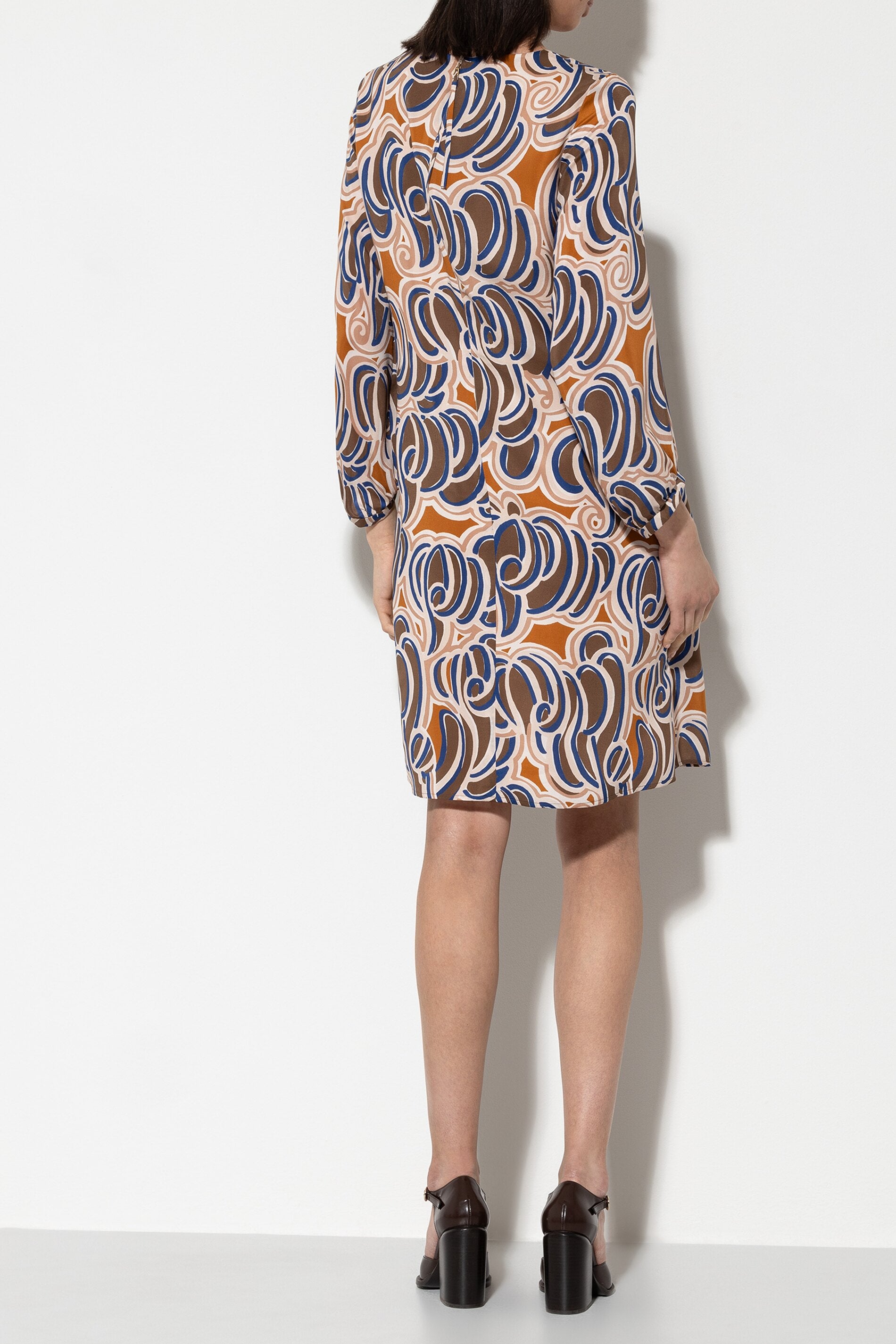 Seidenkleid mit Graphic-Print - multi - Standard | Model Detail