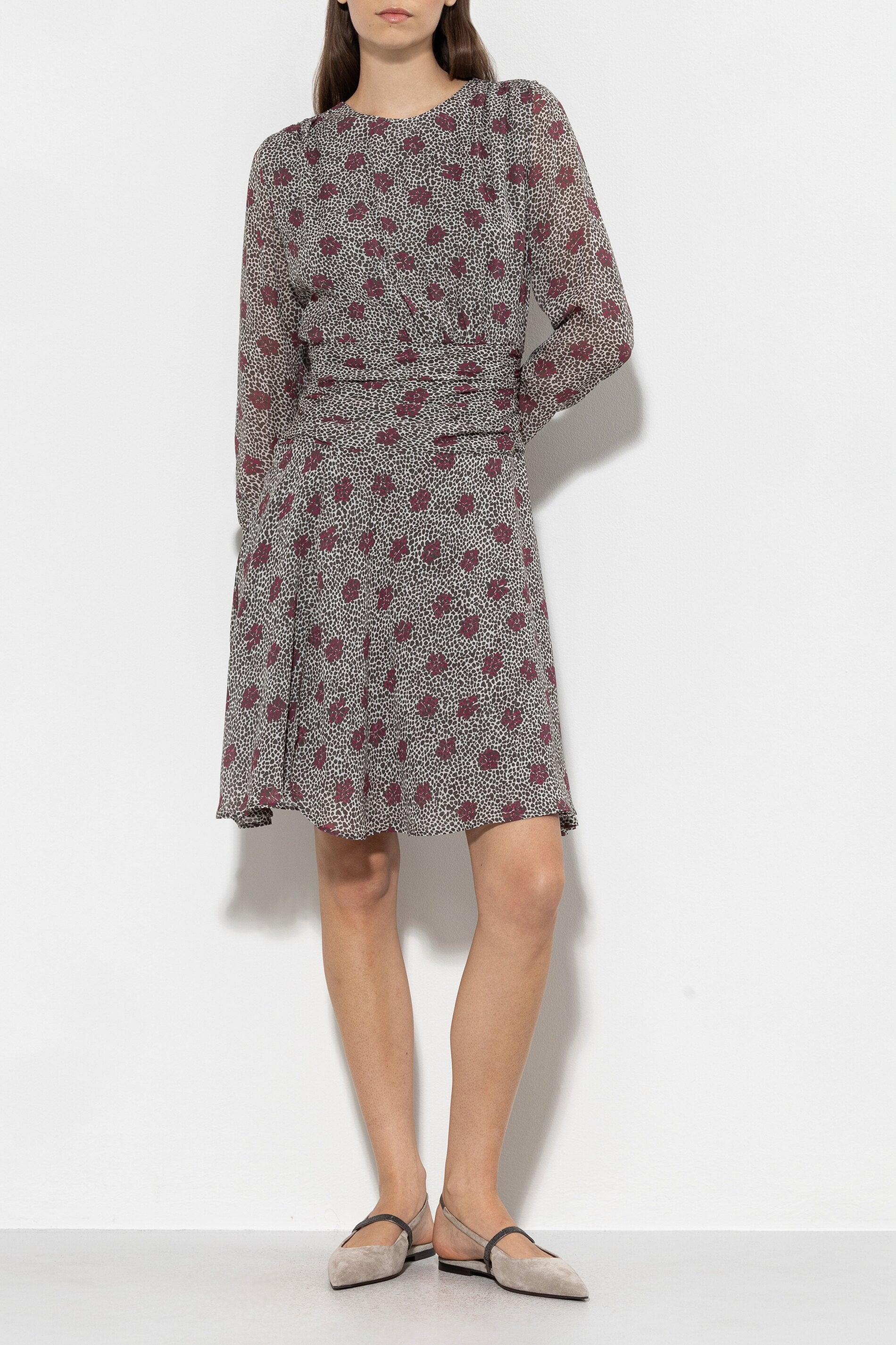 Kleid mit Millefleurs-Print - multi - Standard | Model Seite