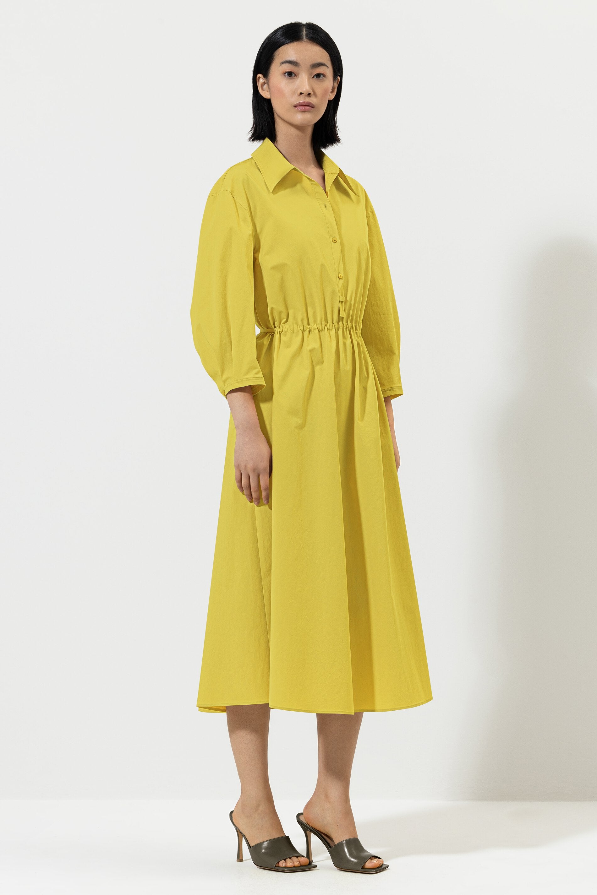 Hemdblusenkleid in Midilänge - acid yellow - lange Version | Model Seite