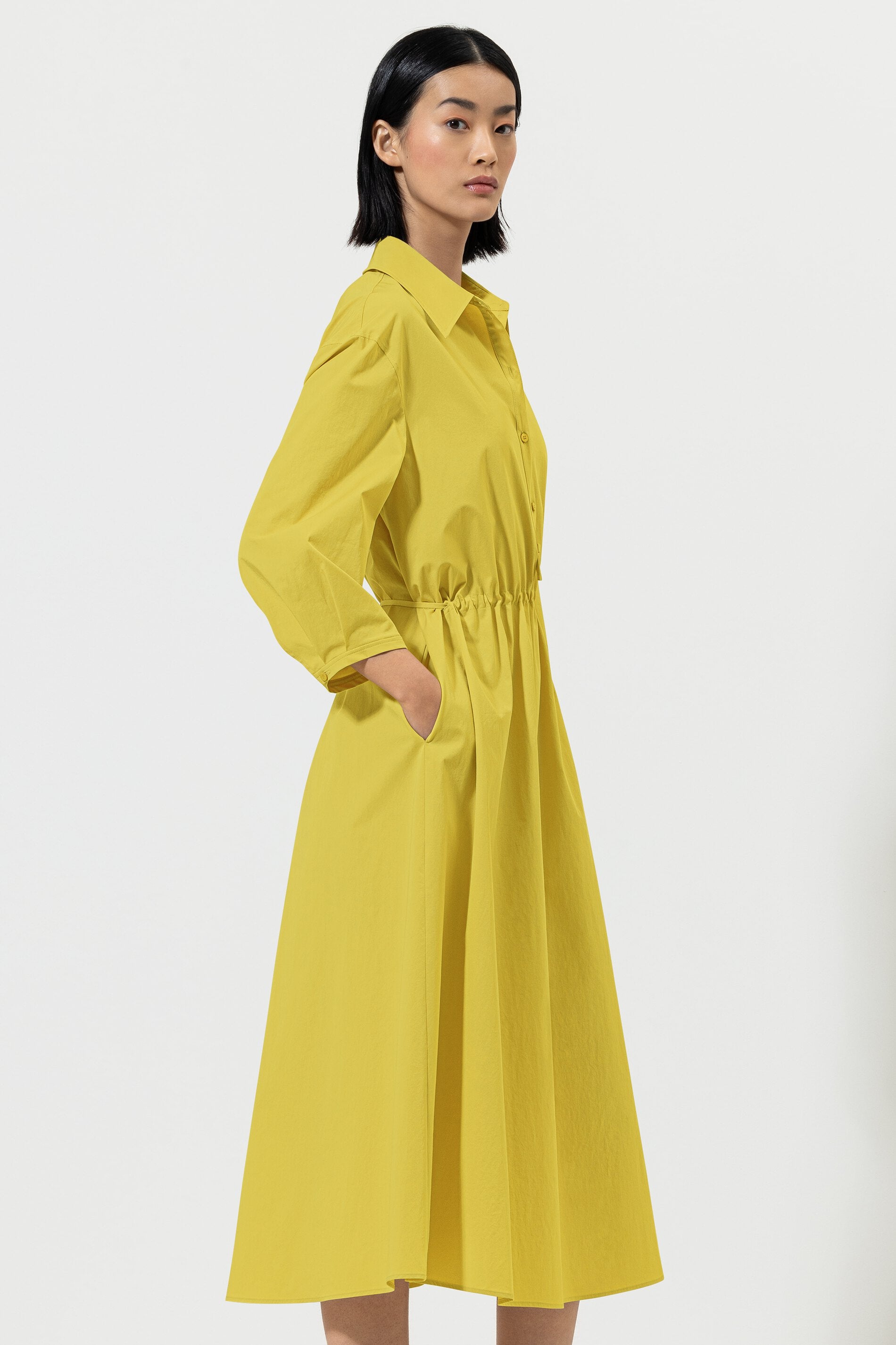 Hemdblusenkleid in Midilänge - acid yellow - lange Version | Model Rück