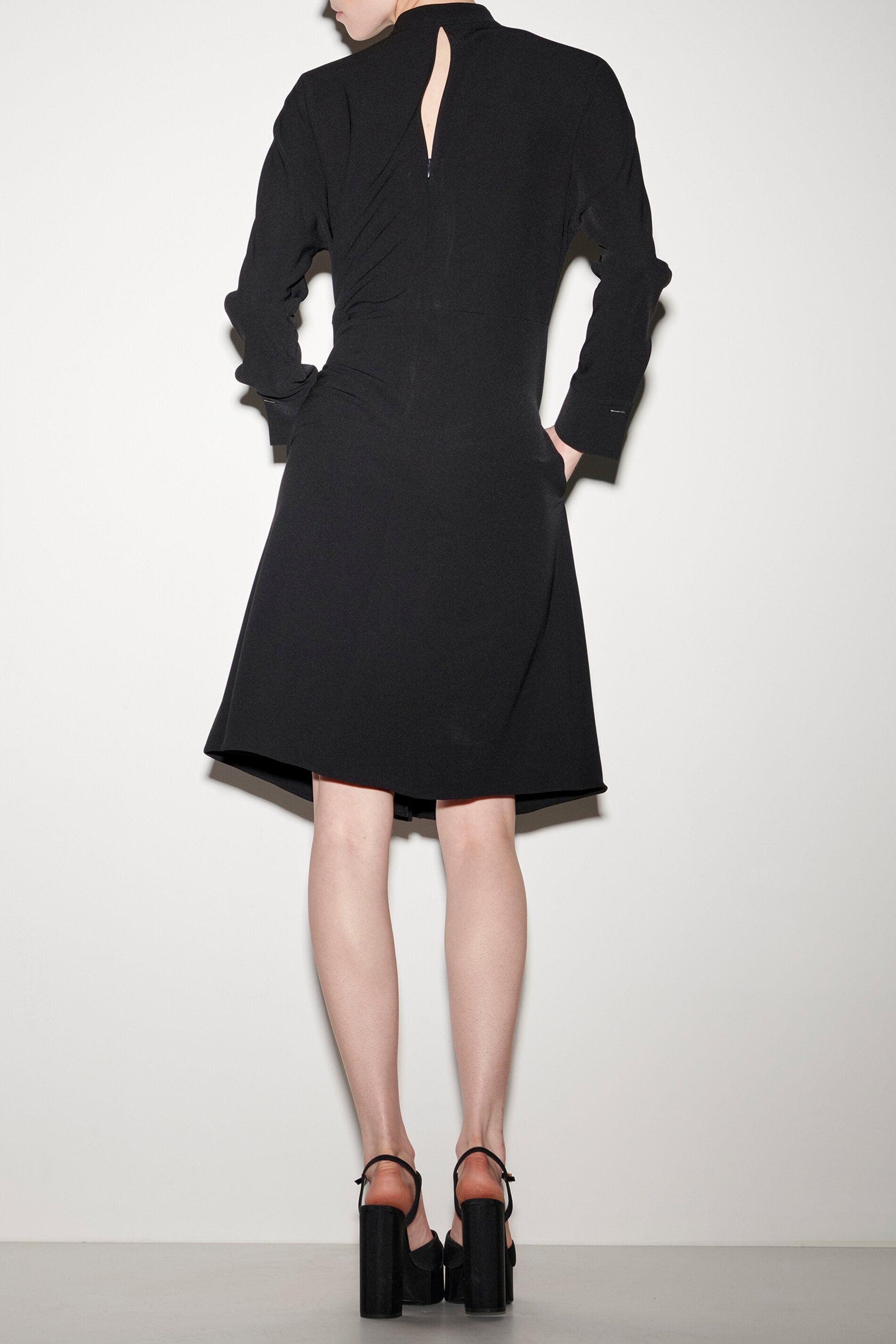 Hemdblusenkleid in Midi-Länge - deep black - Standard | Model Detail