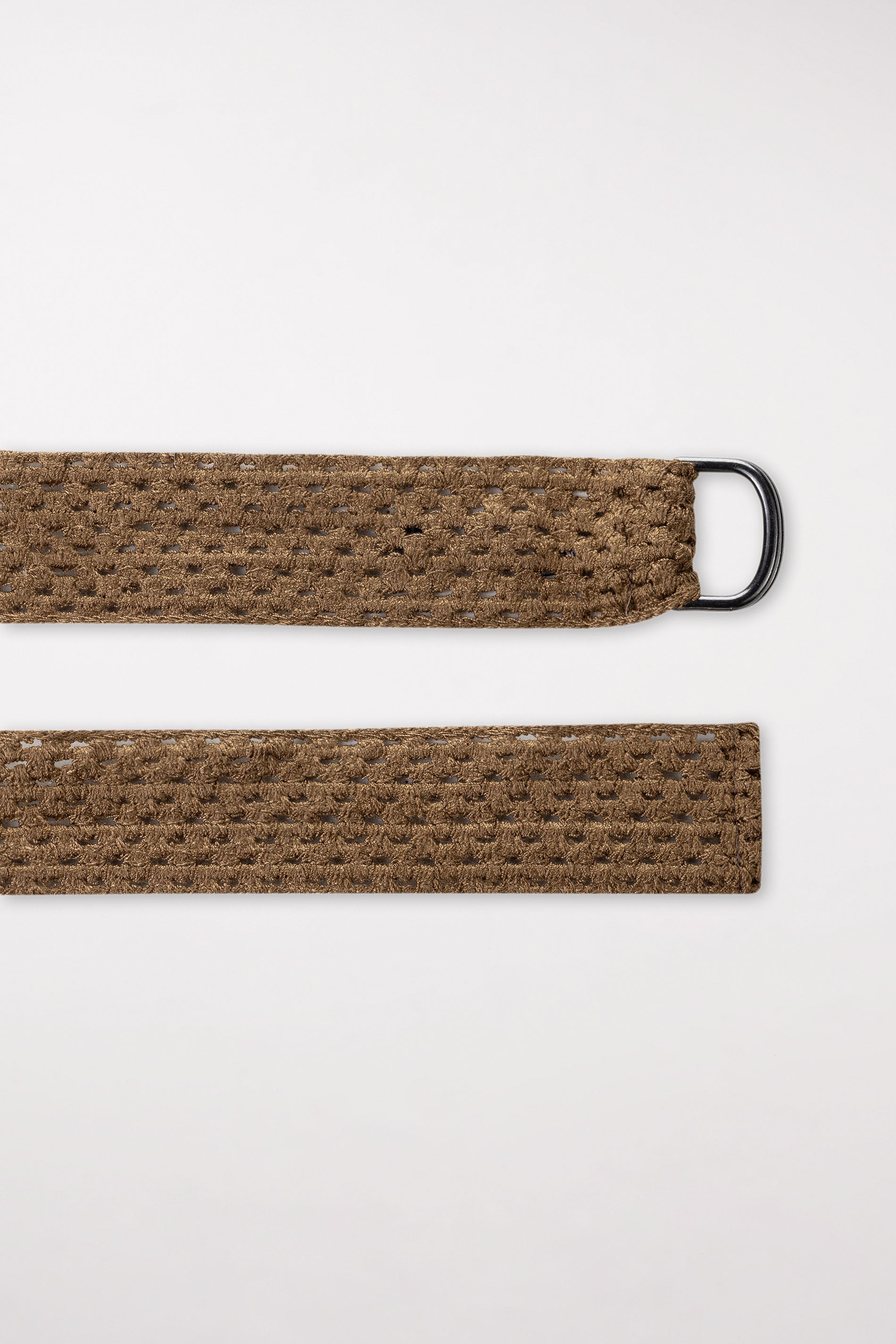 Gürtel mit Lochstruktur - tobacco - Standard | Model Seite